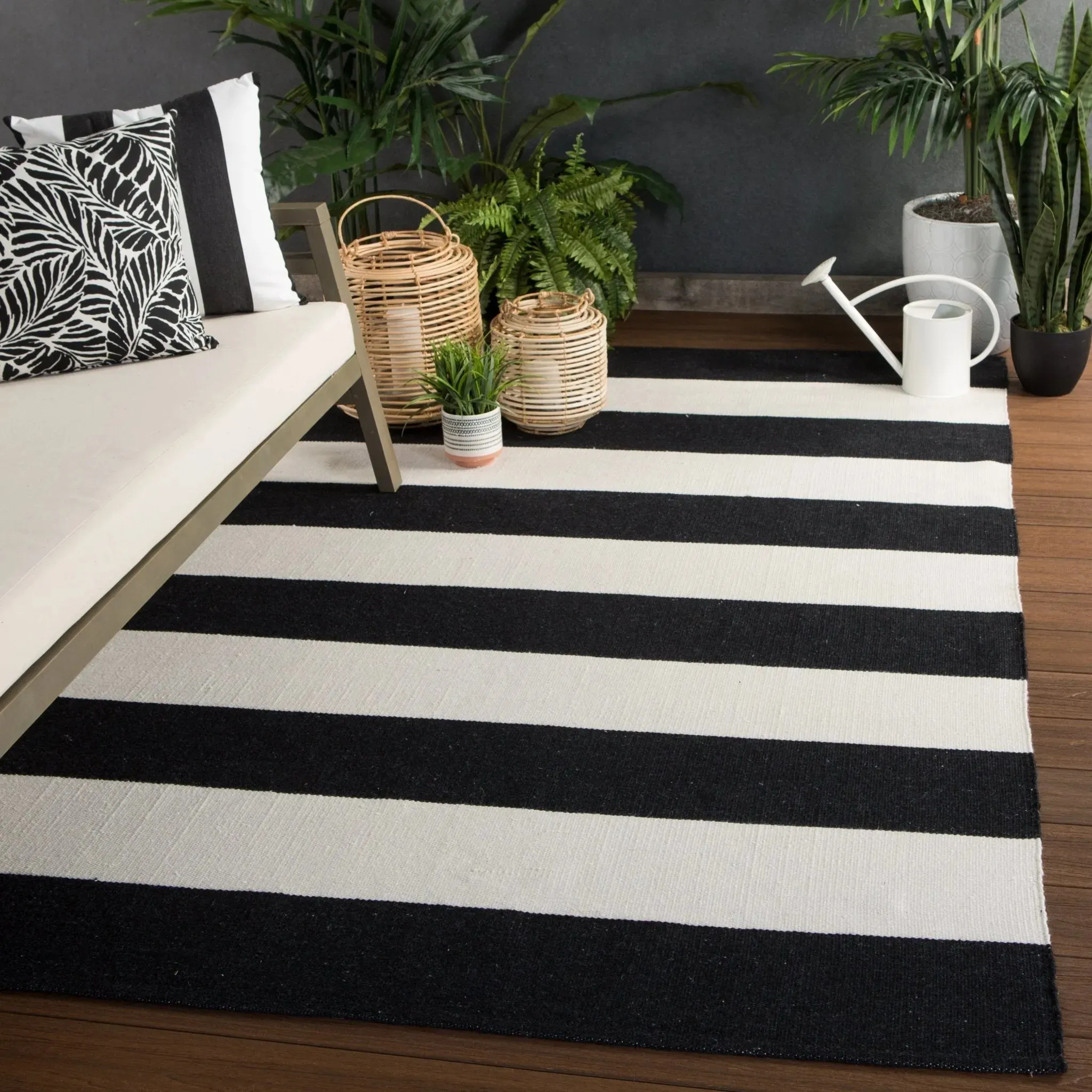 Lanai LAN06 Black/Ivory Rug