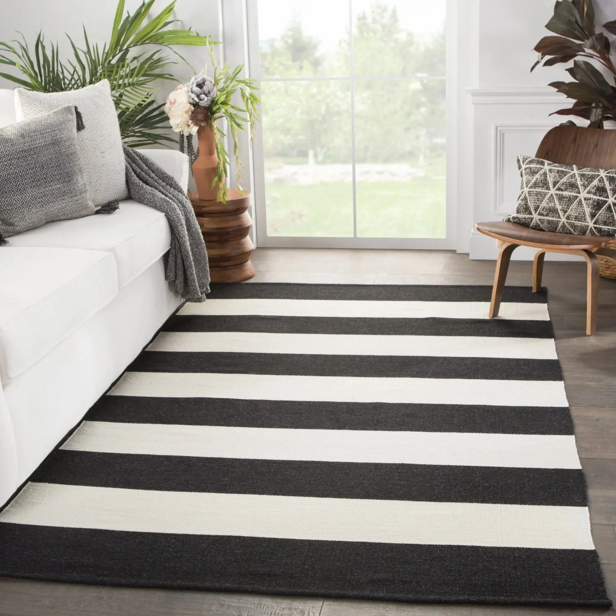 Lanai LAN06 Black/Ivory Rug